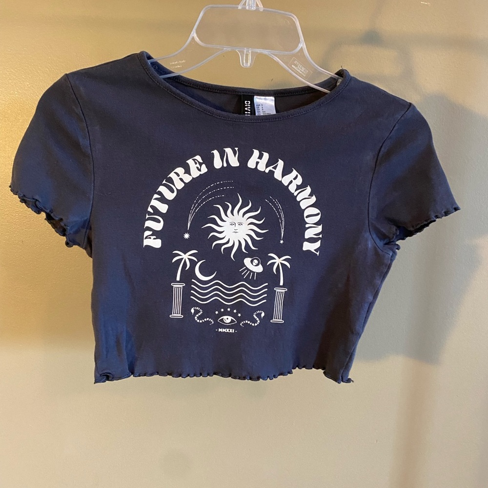 Cropped graphic tee